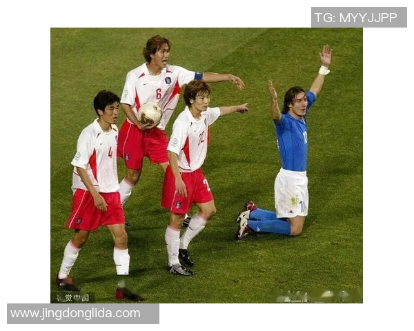 体育精神的双面性探讨赛场冲突与红牌的意义与影响 体育精神的双面性探讨赛场冲突与红牌的意义与影响