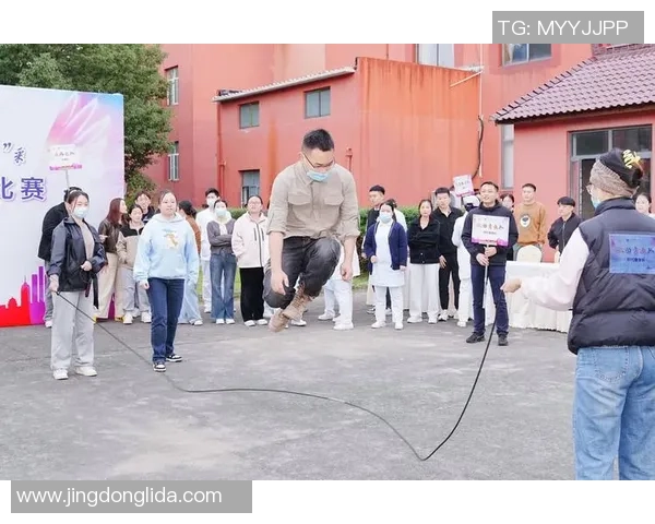 线上挑战赛:定期举办跳绳和俯卧撑短视频比拼活动,展示你的运动才华 线上挑战赛:定期举办跳绳和俯卧撑短视频比拼活动,展示你的运动才华